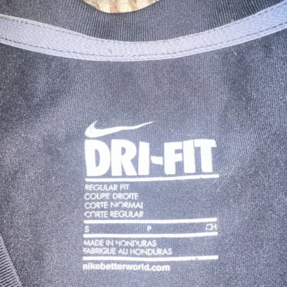 Nike Dri-FIT Moisture Wicking V-Neck Short Sleeve T-Shirt Black Women's S - Picture 3 of 3